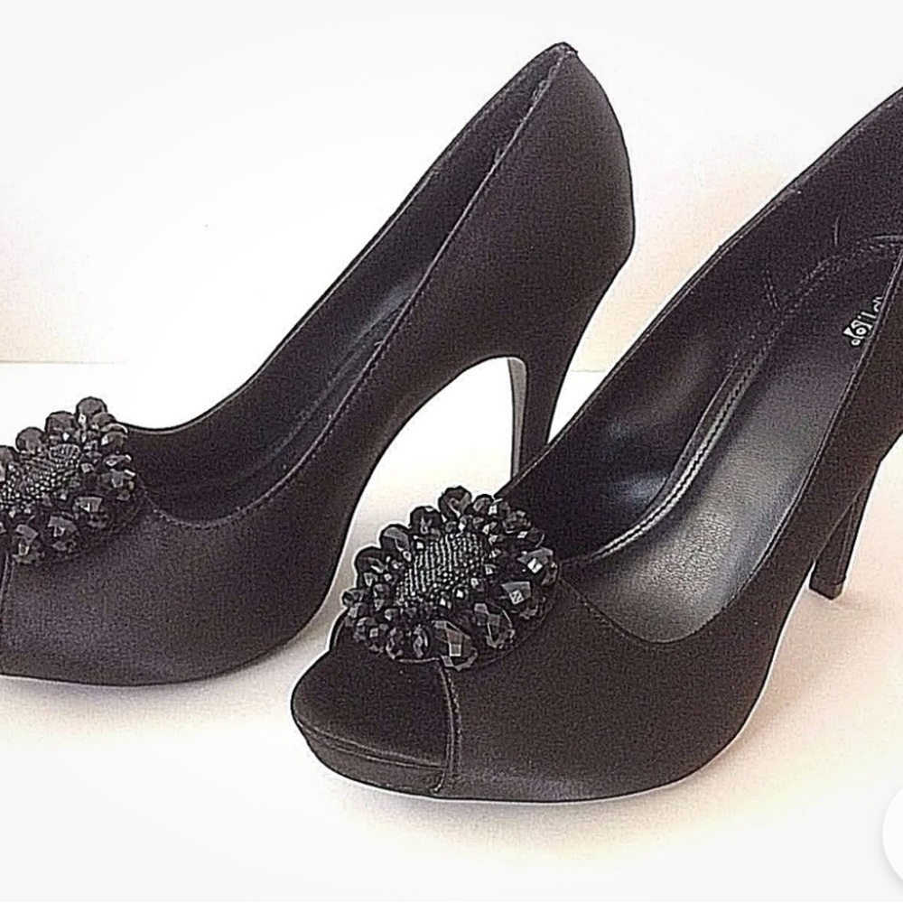 Elegant Black satin Peep-Toe Heels